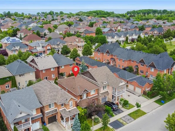 33 Panorama Way, Hamilton, ON L8E 6C6