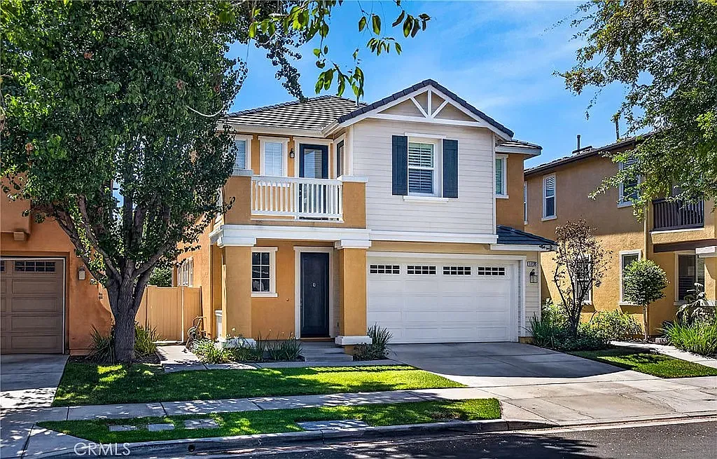 3 bed, 2.5 bath, 2348 sqft, $3,100 — Photo 1