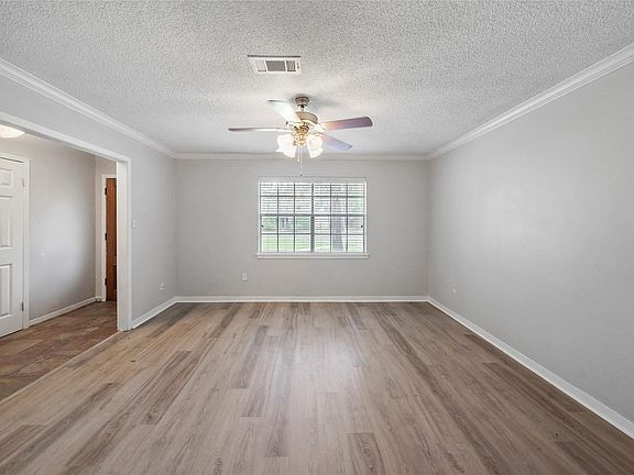 4th image of 592 Florida Park