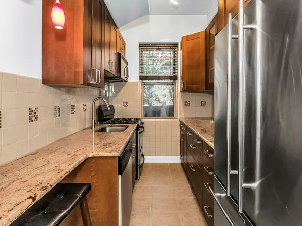 67-25 Clyde Street image 4 of 21