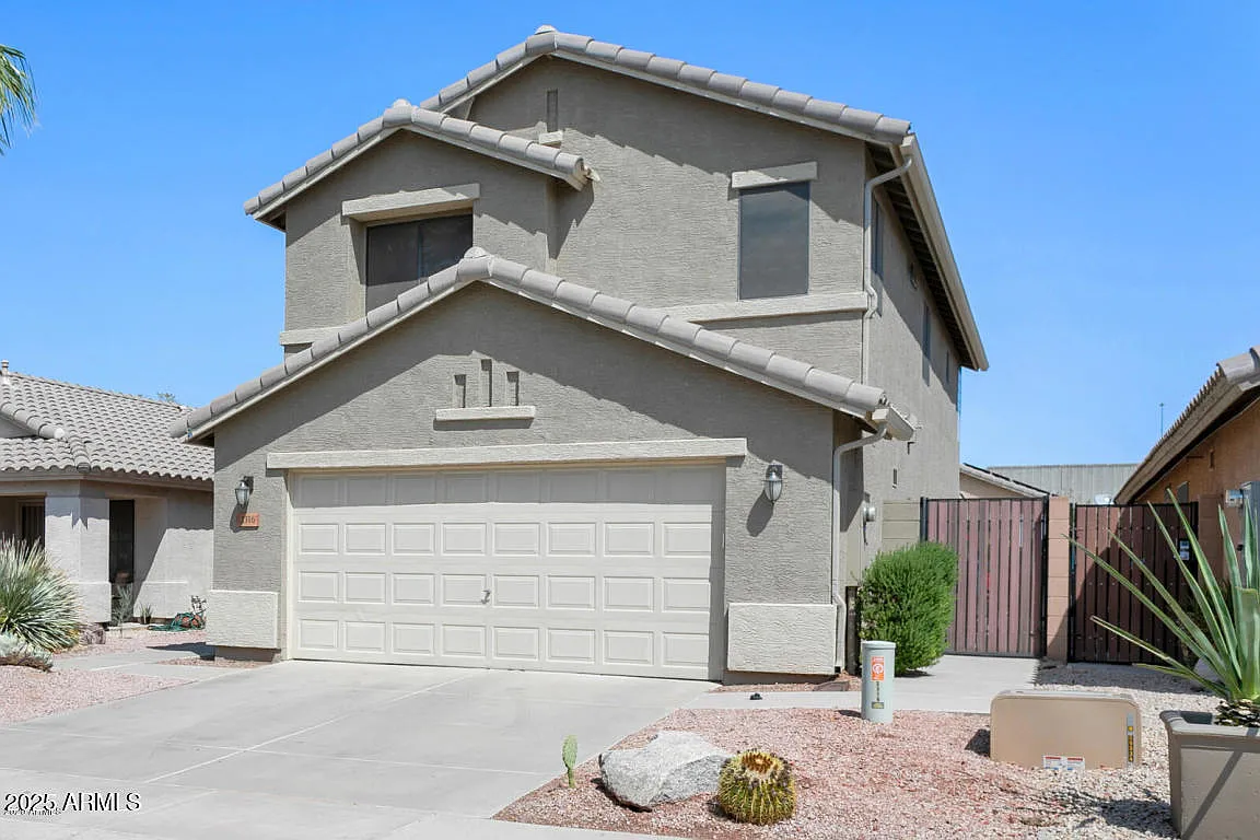 5 bed, 2.5 bath, 2209 sqft, $3,150 — Photo 3