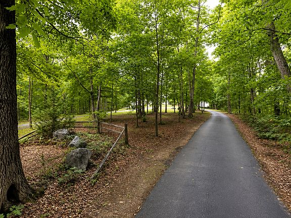 2nd image of 4 Overlook View Dr