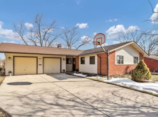 590 Frederick Ln, Hoffman Estates, IL 60169