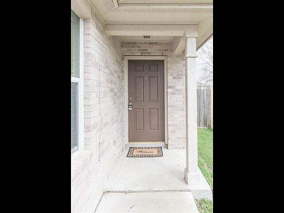 4th image of 108 Sylvan St