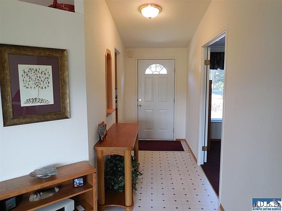 4th image of 42 Stephanie Lee Pl