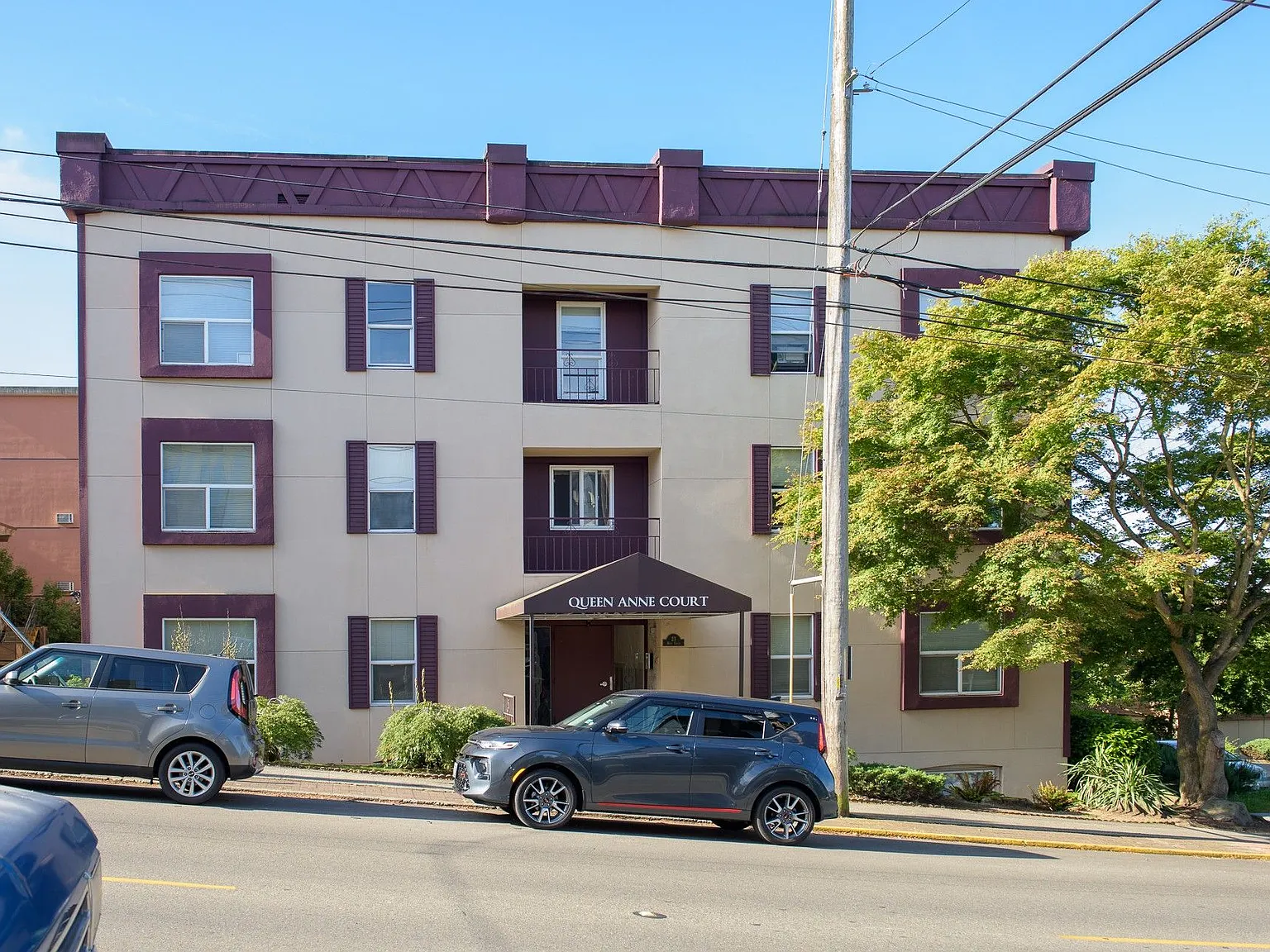 Queen Anne Court — Photo 3
