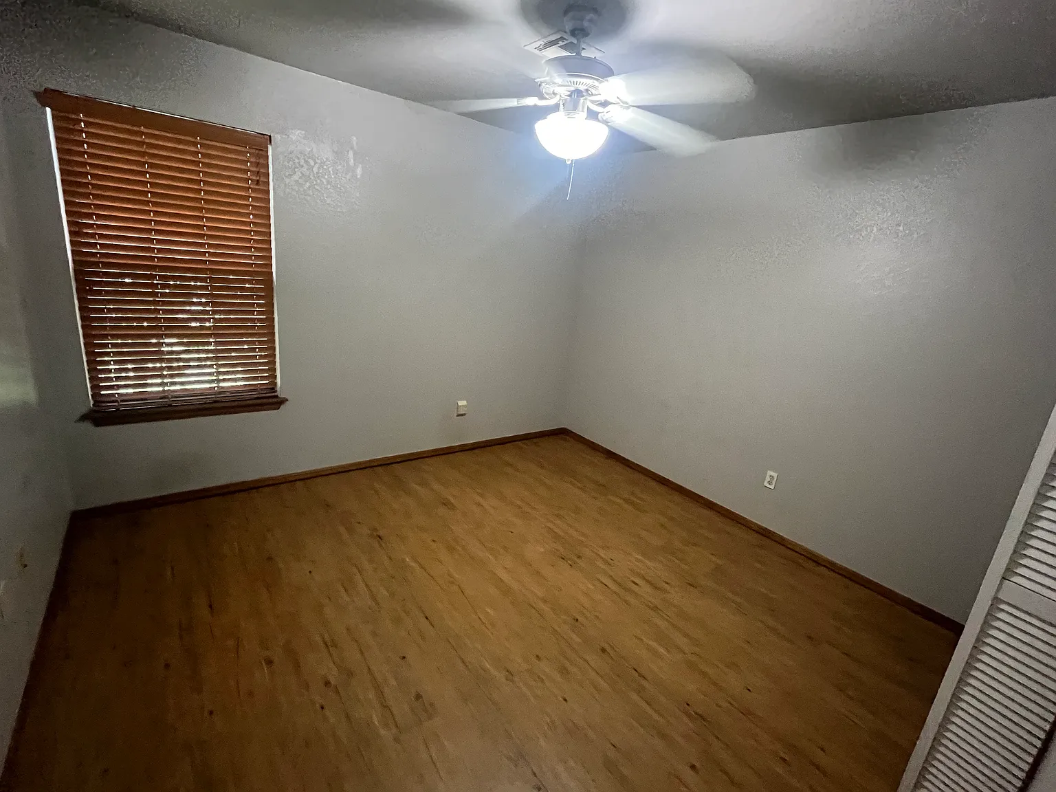2 bed, 1.5 bath, 1160 sqft, $1,300 — Photo 4