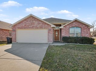 2433 Forest Creek Dr, Fort Worth, TX 76123