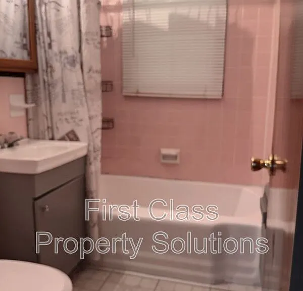 2801 SW 51st St — Photo 9