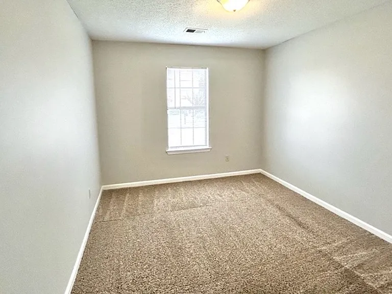 5435 Gardendale St — Photo 13