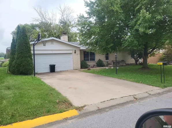1601 S 28th St, Quincy, IL 62301