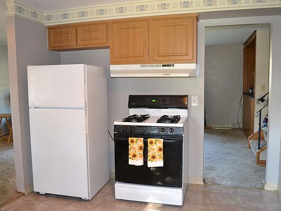 5th image of 214 E Overlook Dr