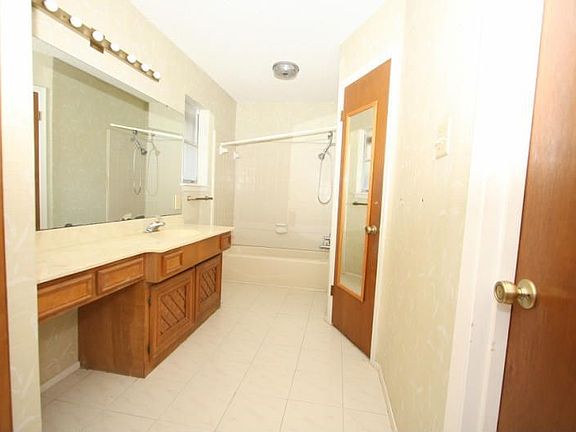 5th image of 4917 Brinkwood Dr