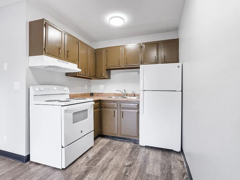 Breckenridge Davenport Apartments — Photo 17