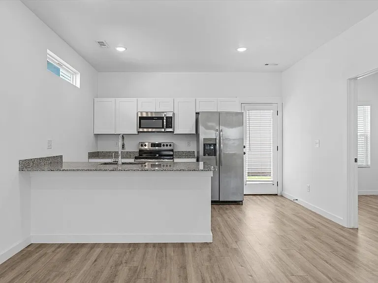 941 Ventnor Ave — Photo 9