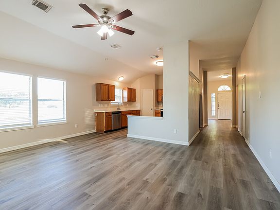 5th image of 4831 Willow St