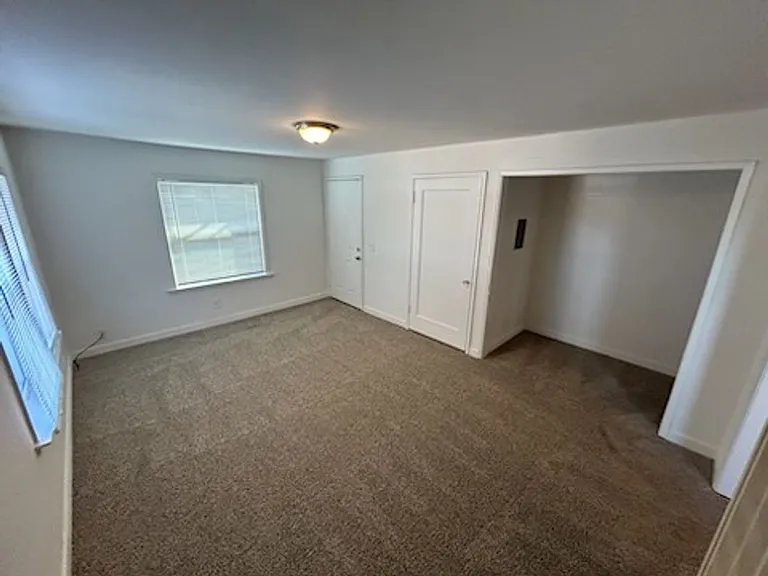 341 Menker Ave — Photo 4