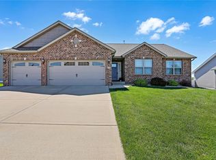 209 McClelland Dr, Troy, IL 62294