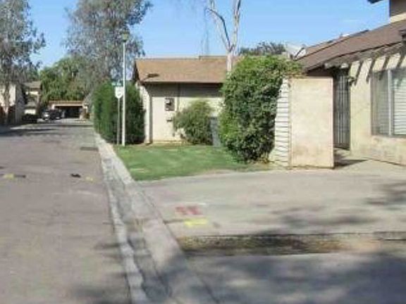 Exterior Neighborhood (street photo)