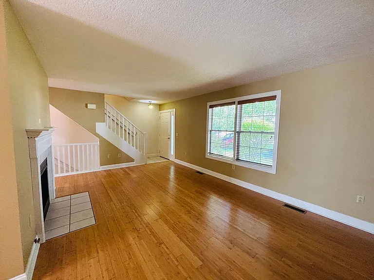 260 Bronze Leaf Dr — Photo 5