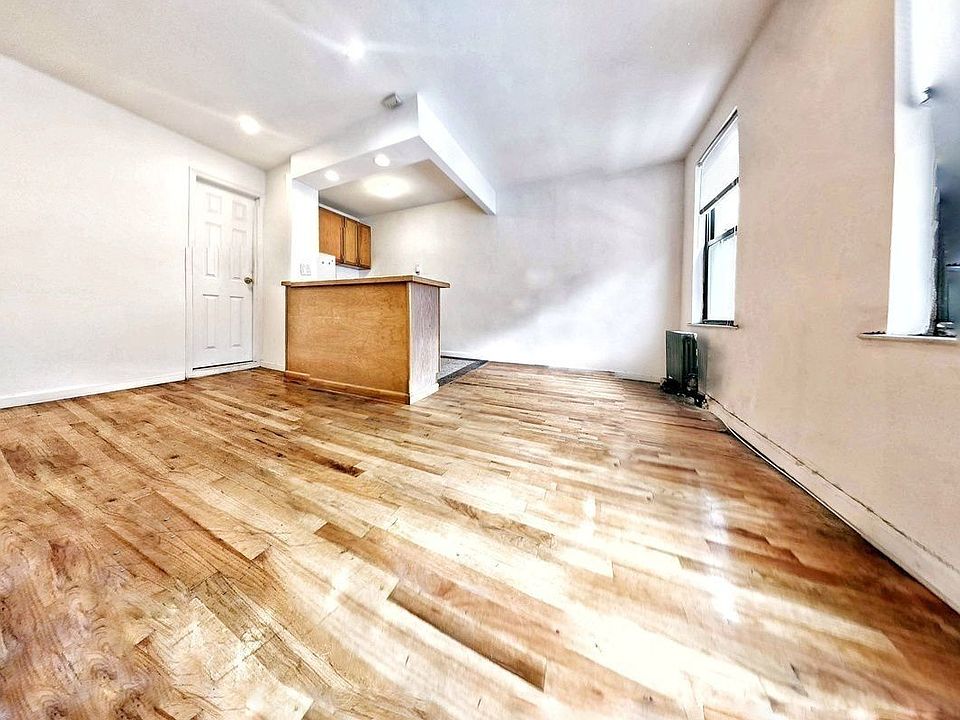 1st image of 139 E 12th St APT 1D