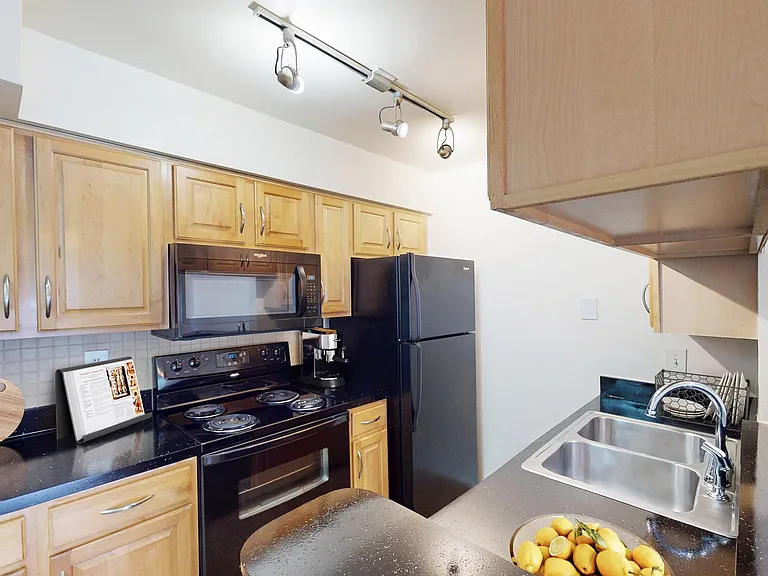 Lakewood Place — Photo 12