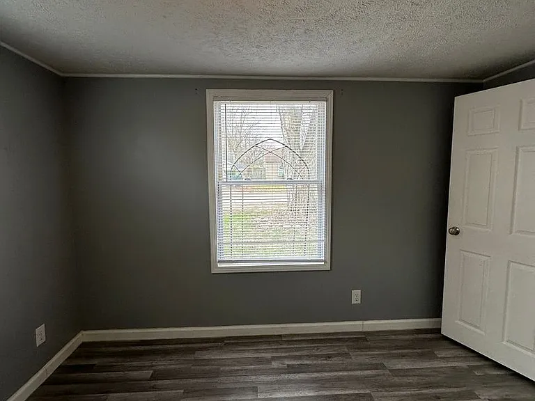 1604 S Oakdale Dr — Photo 9