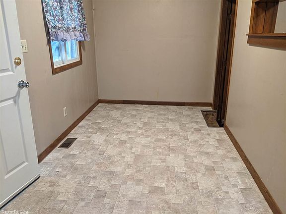 2nd image of 40 Shoshone Dr