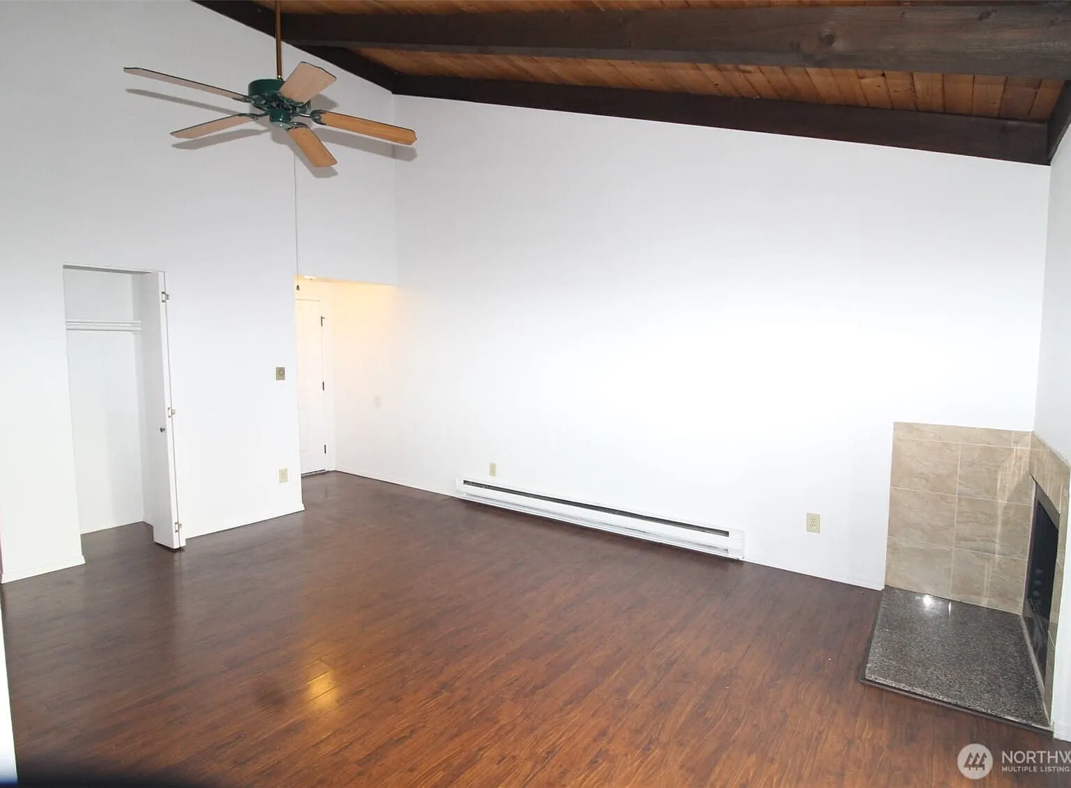 2 bed, 1.5 bath, 908 sqft, $2,200 — Photo 4