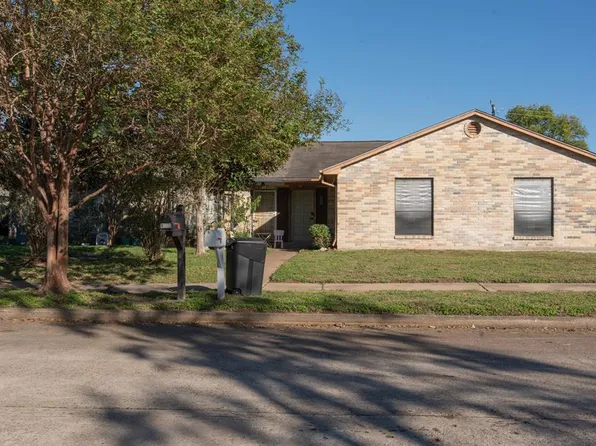9511 Bollingbrook Drive, Houston, TX 77083