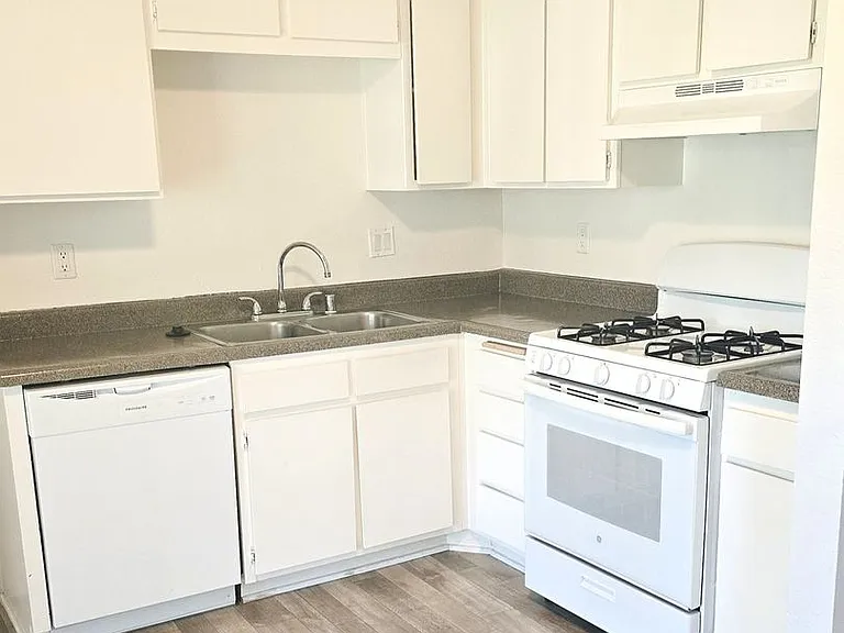 Summit Place Apartments — Photo 24