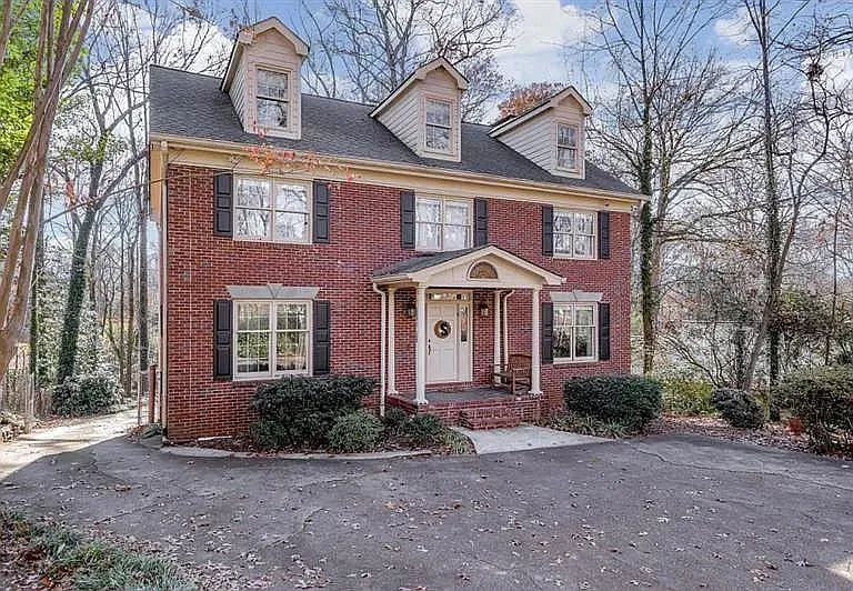 555 Greenland Rd — Photo 43
