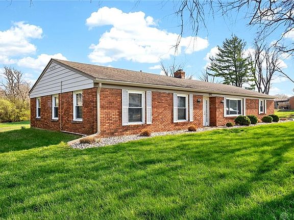 3rd image of 64 W Lytle 5 Points Rd