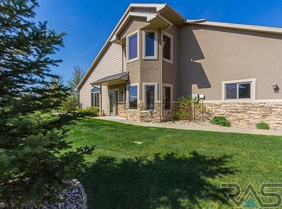 3rd image of 707 E 70th Pl
