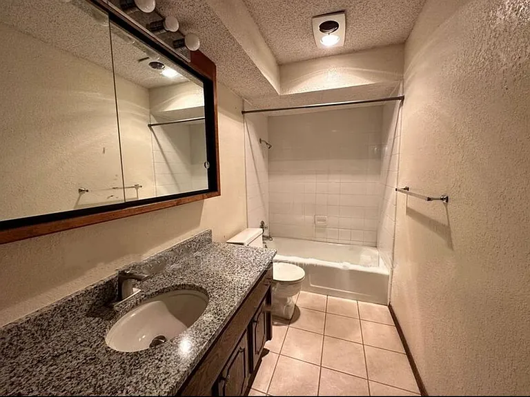 9012 N Roxbury Ter — Photo 10