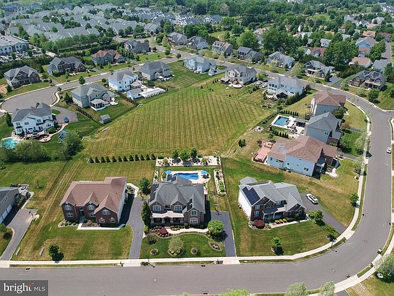 4th image of 612 Meehan Dr