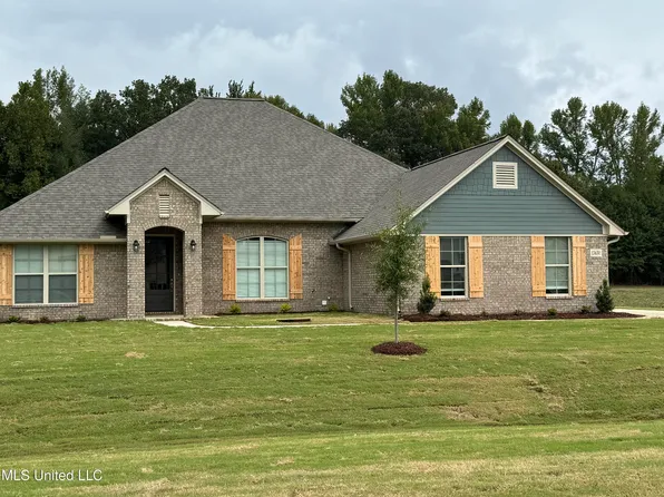 13630 Pebble Ridge Dr, Byhalia, MS 38611