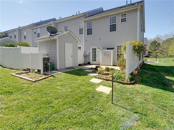 4th image of 4000 Waterside Ln Unit A