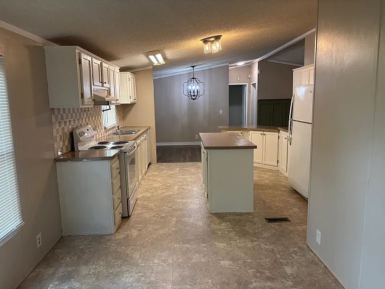 212 Mills Dr — Photo 5
