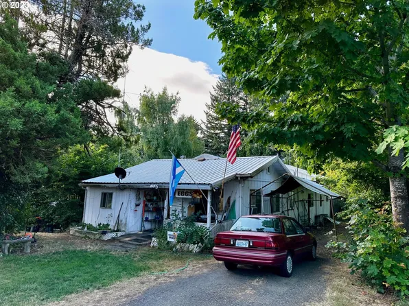 572 NW Hot Springs Alameda Rd, Stevenson, WA 98648