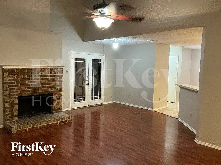 1733 Prescott Dr — Photo 2