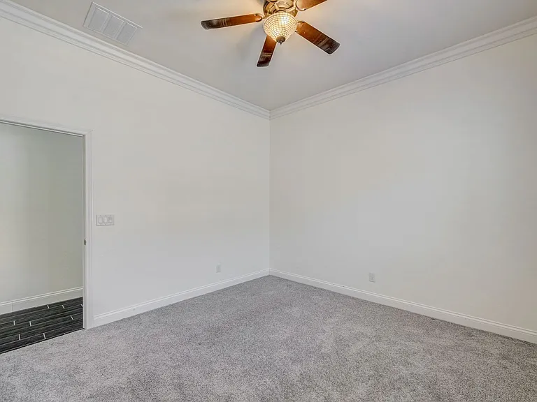 933 Everest Peak Ave — Photo 31