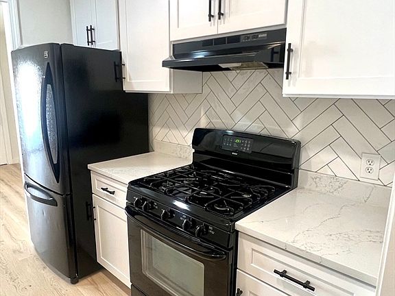 5th image of 5 Blackstone Dr APT 9