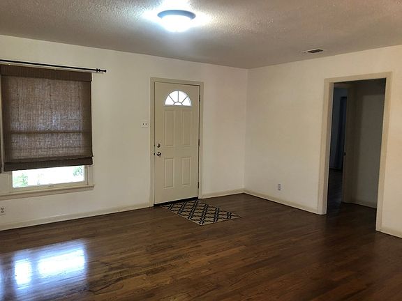 2nd image of 611 Leland St