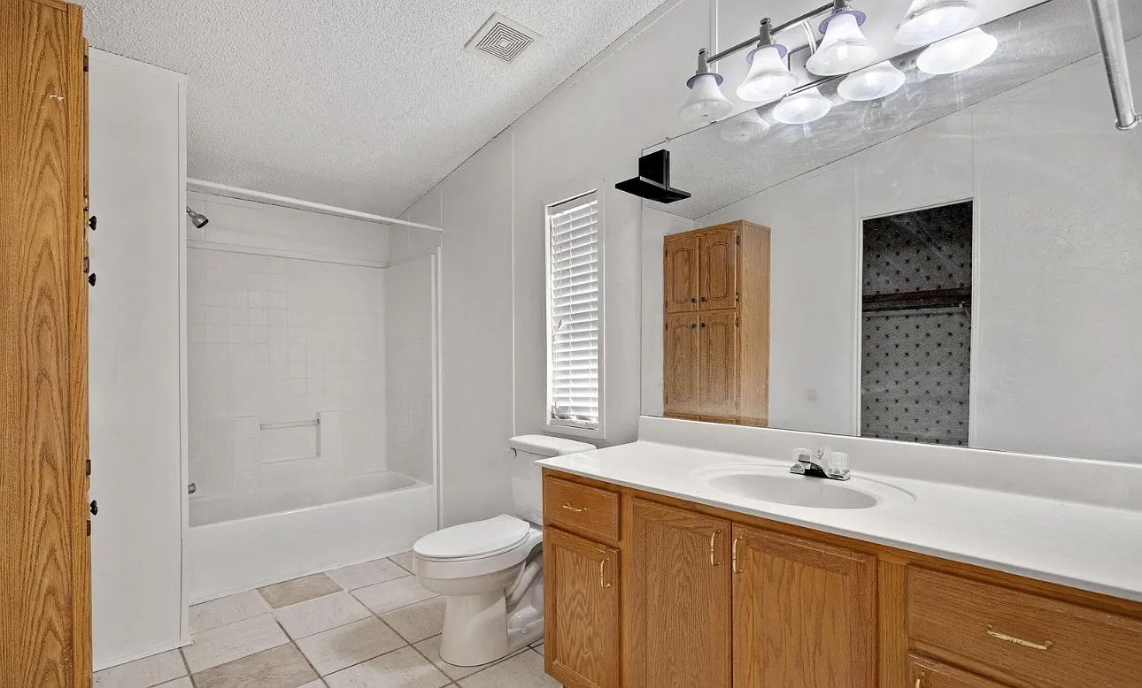 3 bed, 1100 sqft, $2,500 — Photo 4