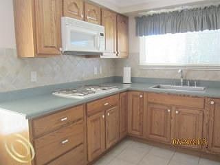 4th image of 4165 Williams St