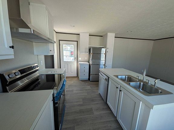 3rd image of 301 International Blvd Trailer A14