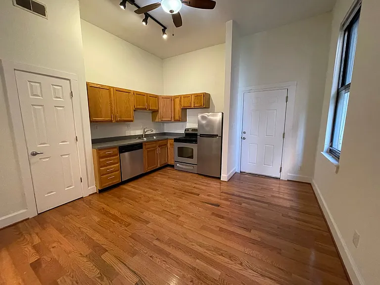 1418-20 Walnut St — Photo 9