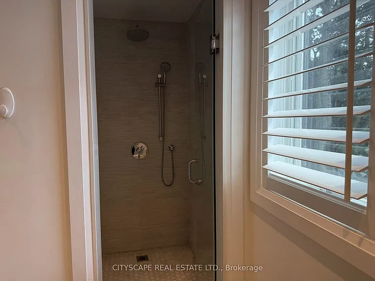 2009 Waters Edge Dr — Photo 3