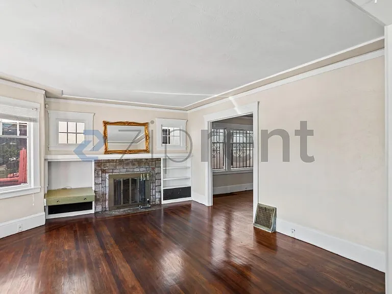 1465 67th Ave — Photo 3